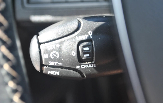 Peugeot 3008 cena 72900 przebieg: 140758, rok produkcji 2016 z Raciąż małe 379